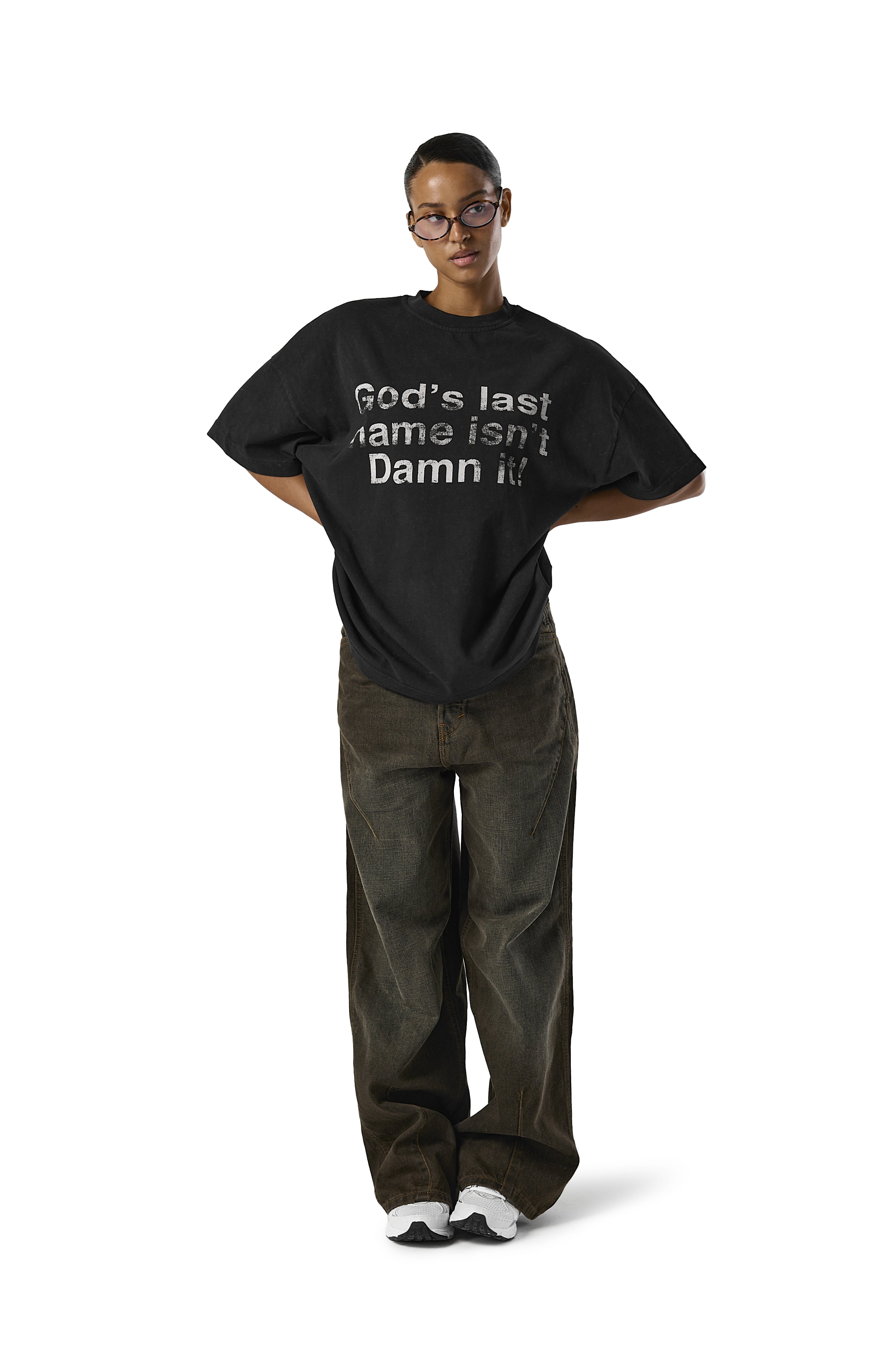 Model Flora is 5'8" and wears size S.